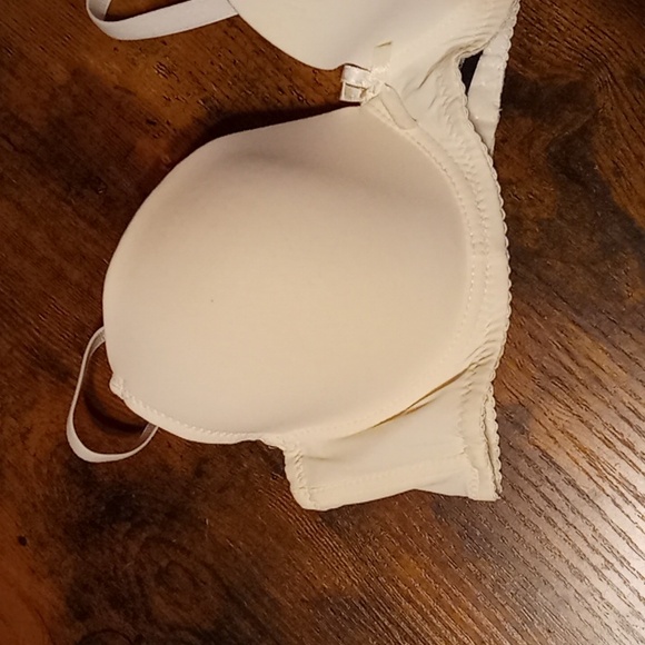 NWOT 34C Girly & Feminine white Padded Underwire Slight Push Up Bra - Picture 2 of 9